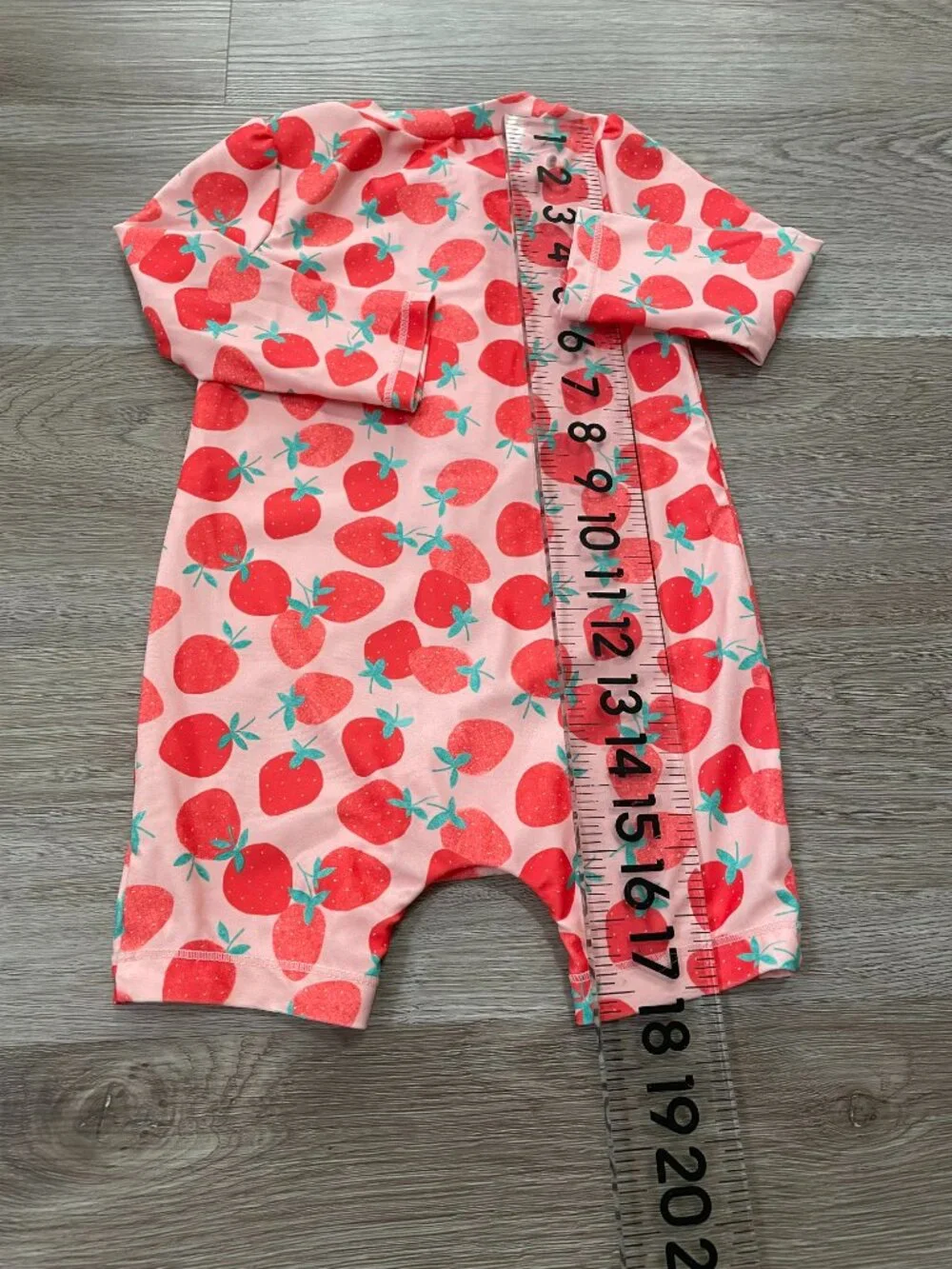 GAP baby strawberry